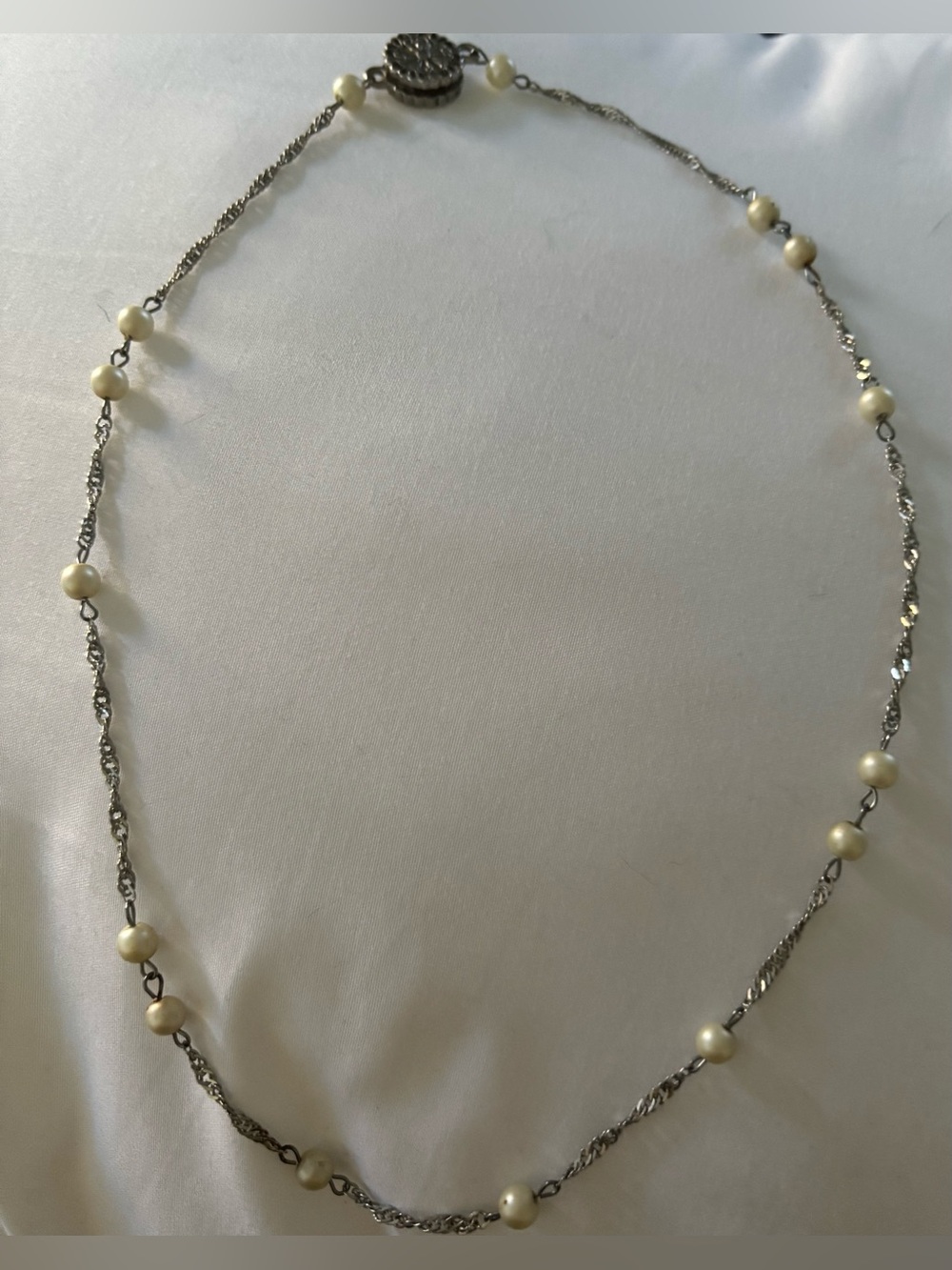 Classic  faux Pearl Station Silver-Tone vintage  Necklace -